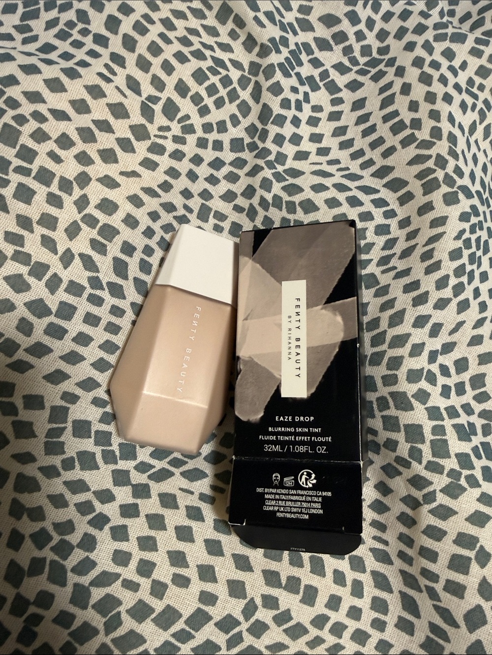 Fenty Beauty Eaze Drop Blurring Skin Tint - shade 4
